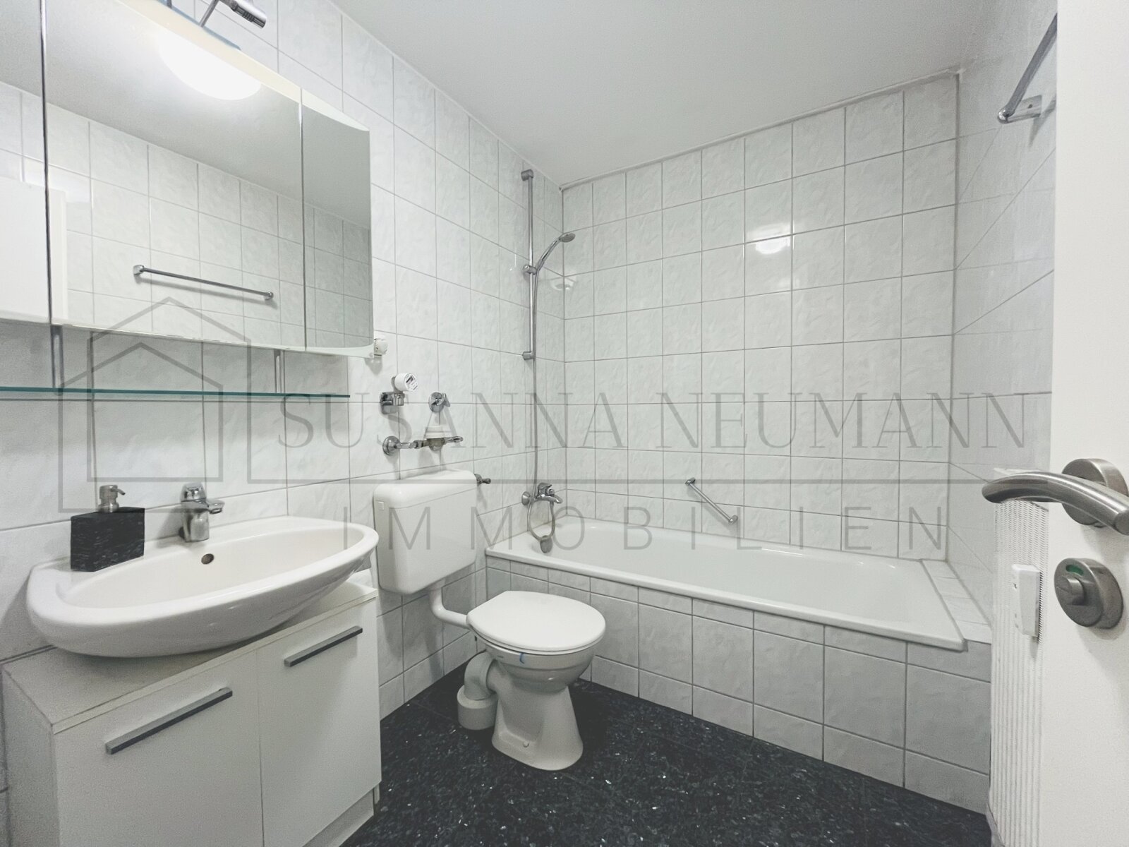 Willkommen daheim in Neckarweihingen - 2-Zimmer-Wohnung im 4. OG mit Aufzug