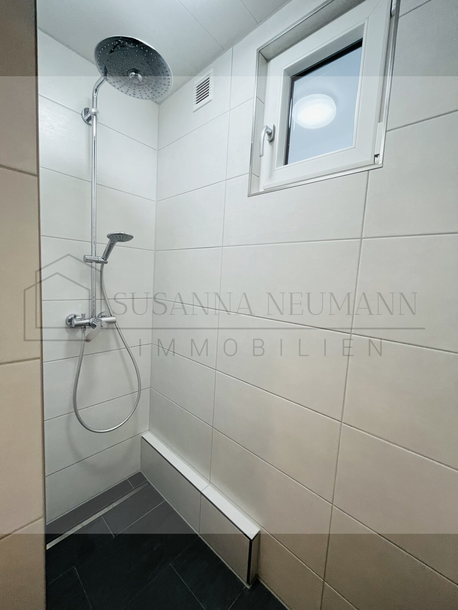 Willkommen daheim in Erdmannhausen - 6-Zimmer-Maisonettewohnung mit Loggia und Garage