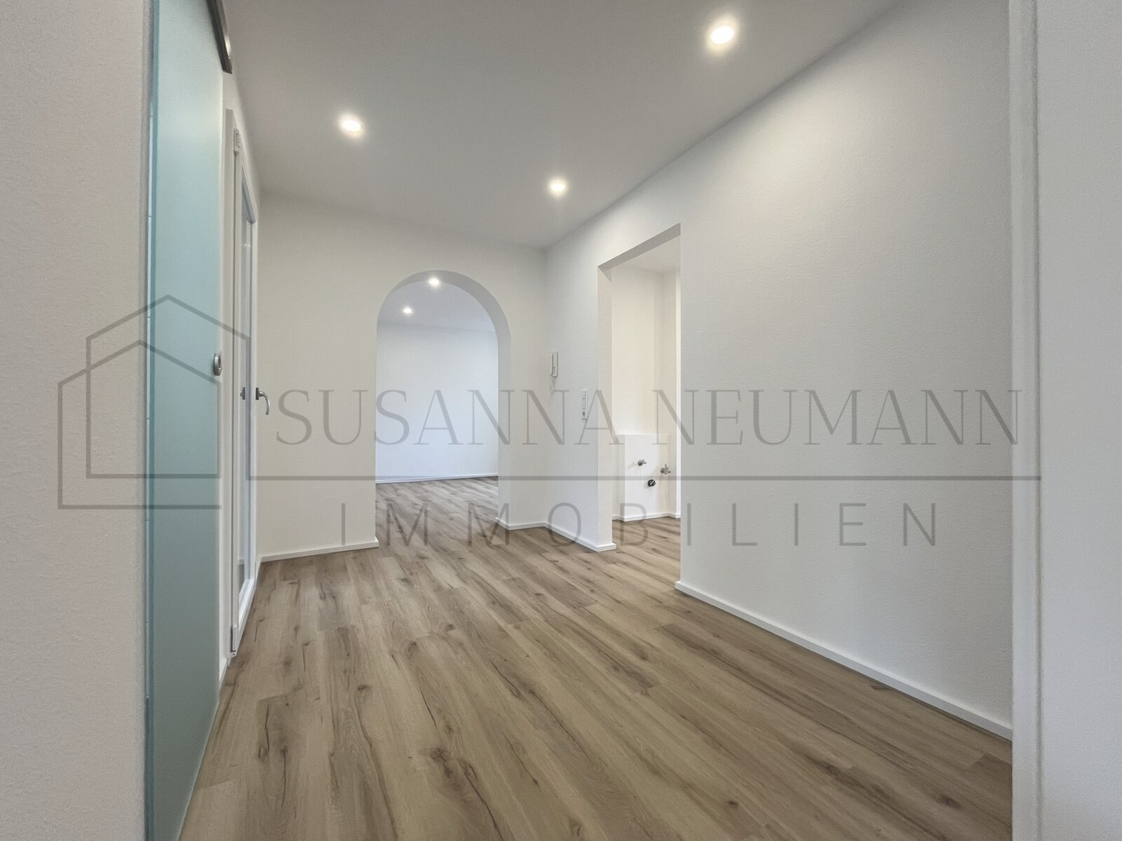 Willkommen daheim in Erdmannhausen - 6-Zimmer-Maisonettewohnung mit Loggia und Garage