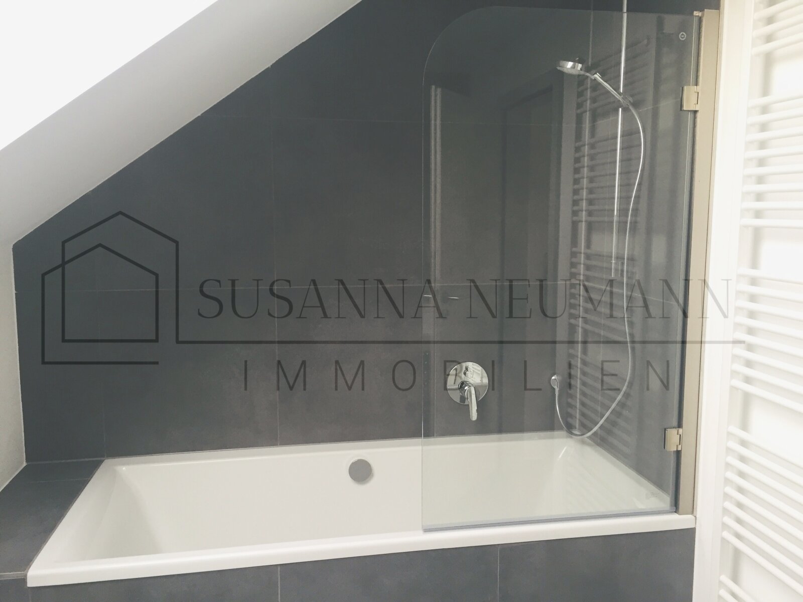 Bad mit Badewanne Bad mit Badewanne